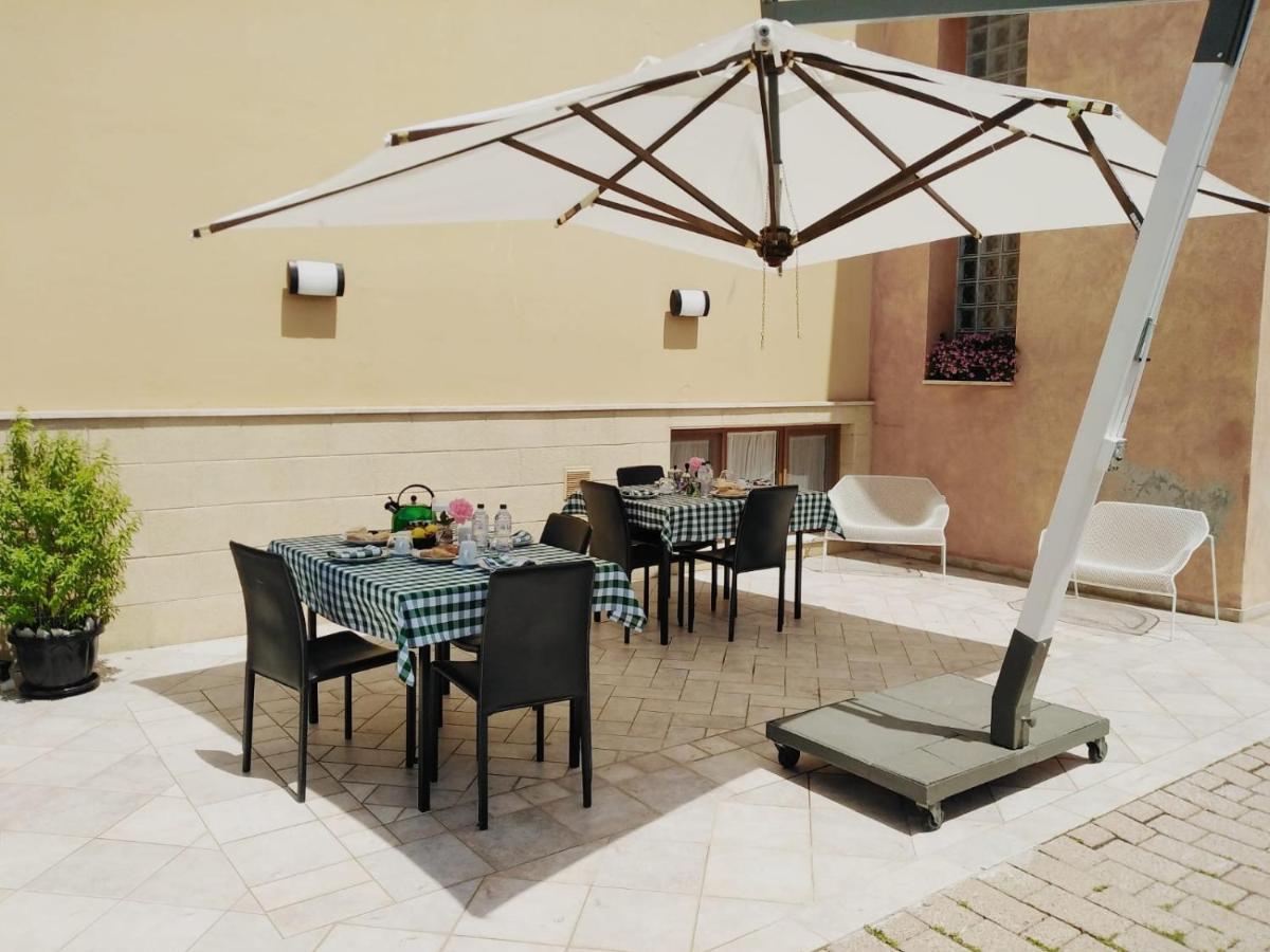 The Holiday House Hotell Santeramo in Colle Eksteriør bilde